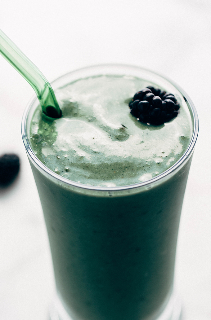 banana pineapple green algae smoothie