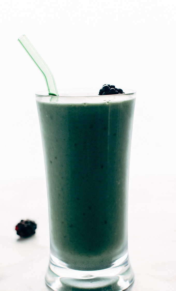 banana pineapple green algae smoothie