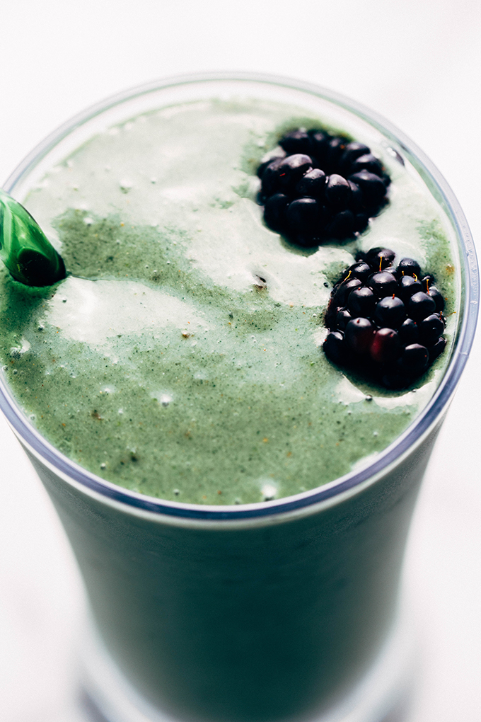 banana pineapple green algae smoothie