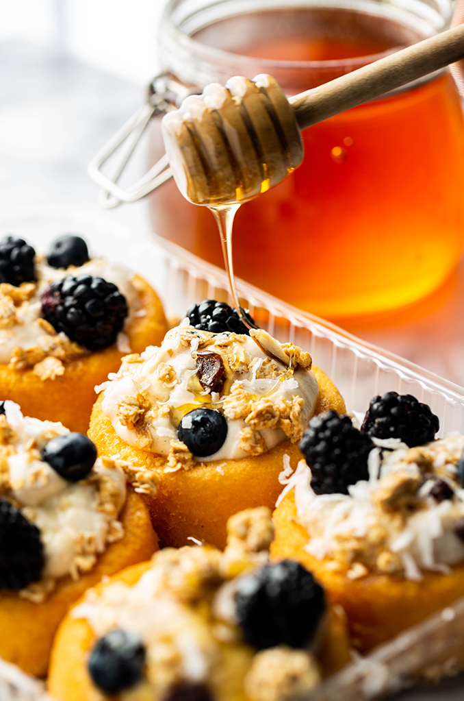 mixed berry shortcake cups